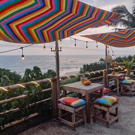 Gaia Ocean Surf Yoga Vandrehjem Ahangama Eksteriør billede