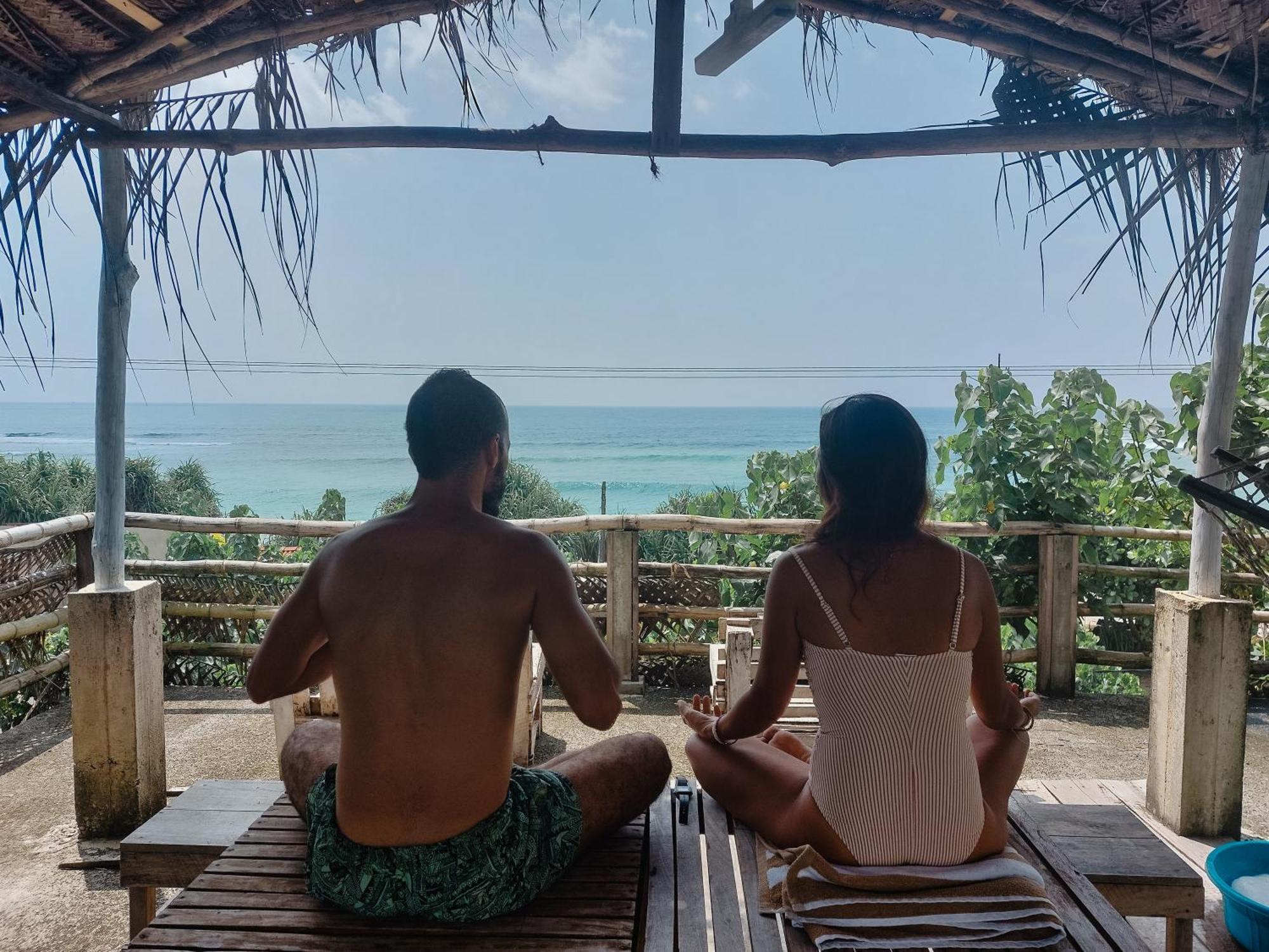 Gaia Ocean Surf Yoga Vandrehjem Ahangama Eksteriør billede