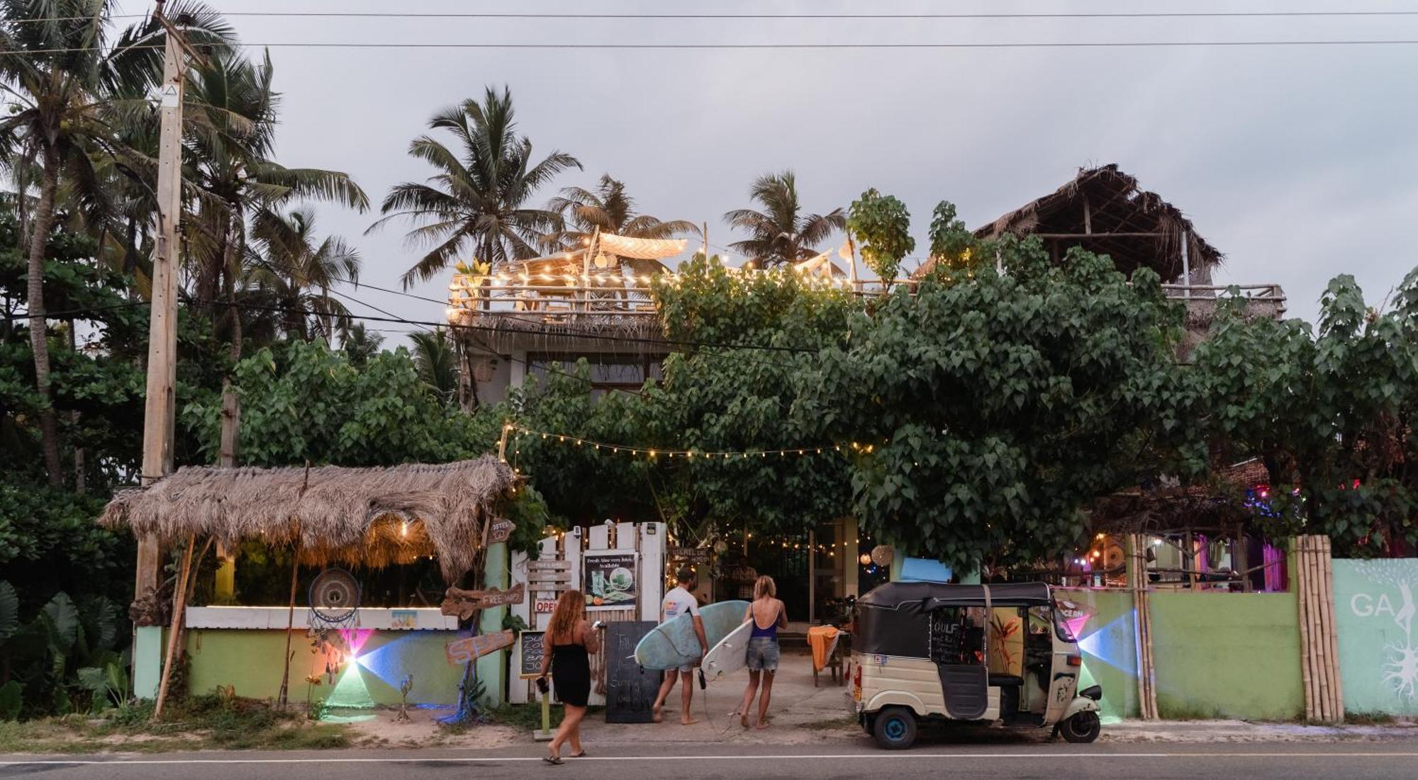 Gaia Ocean Surf Yoga Vandrehjem Ahangama Eksteriør billede